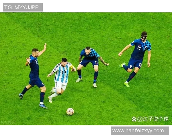 三位封神足球巨星的传奇人生与球场背后故事